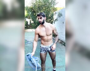 Facundo Antunes aka facundoantunes1 - 06-18-2021 OnlyFans Video - Estaba muy frío  entonces comencé entrando unos trancos para encender la estufa, sabía que iba