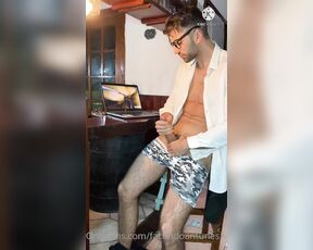 Facundo Antunes aka facundoantunes1 - 07-22-2021 OnlyFans Video - Estaba trabajando  cuando me escribe mi jefe pidiéndome que me quedara horas extras