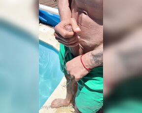 Facundo Antunes aka facundoantunes1 - 11-21-2021 OnlyFans Video - Tarde en la piscinade mi casa y con los obreros trabajando me puse bien caliente mientras