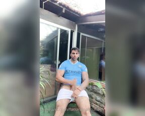 Facundo Antunes aka facundoantunes1 - 05-22-2022 OnlyFans Video - Partido muy importante , estaba un poco tenso y mientras me vestía tenía unos minutos libres