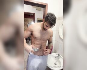 Facundo Antunes aka facundoantunes1 - 07-18-2022 OnlyFans Video - En mis tiempos libres fui barbero  y hoy les enseño a como afeitarse la barba