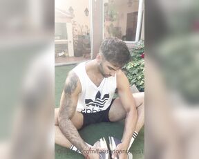 Facundo Antunes aka facundoantunes1 - 05-17-2023 OnlyFans Video - Llegue de entrenar y mientras estiraba sentía el aroma rico de mis pies  Así que