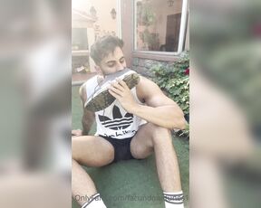 Facundo Antunes aka facundoantunes1 - 05-17-2023 OnlyFans Video - Llegue de entrenar y mientras estiraba sentía el aroma rico de mis pies  Así que