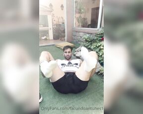 Facundo Antunes aka facundoantunes1 - 05-17-2023 OnlyFans Video - Llegue de entrenar y mientras estiraba sentía el aroma rico de mis pies  Así que