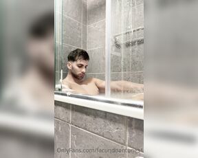 Facundo Antunes aka facundoantunes1 - 04-06-2023 OnlyFans Video - Espiándome en la bañera bebé Te parece que solo estés mirando  en vez de sumarte