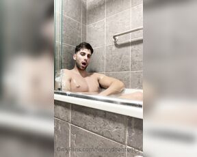 Facundo Antunes aka facundoantunes1 - 04-06-2023 OnlyFans Video - Espiándome en la bañera bebé Te parece que solo estés mirando  en vez de sumarte