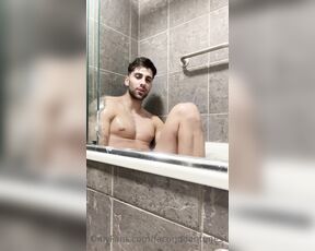 Facundo Antunes aka facundoantunes1 - 04-06-2023 OnlyFans Video - Espiándome en la bañera bebé Te parece que solo estés mirando  en vez de sumarte