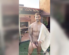 Facundo Antunes aka facundoantunes1 - 05-21-2023 OnlyFans Video - A mi cerca le encanta recorrer el jardín de mi casa  salí de bañarme desnudo