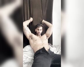 Facundo Antunes aka facundoantunes1 - 05-27-2023 OnlyFans Video - Sigue la música  mientras te tocas conmigo imagínate solos tu y yo en mi cama