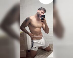 Facundo Antunes aka facundoantunes1 - 09-25-2023 OnlyFans Video - Me estoy cambiando para ir a jugar al fútbol  pero pasaron cosas  Me distraigo