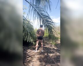 Facundo Antunes aka facundoantunes1 - 09-22-2023 OnlyFans Video - Sigo perdido en el bosque  pero esta vez encontré un lugar para quedarme, mi compañero