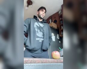 Facundo Antunes aka facundoantunes1 - 08-25-2023 OnlyFans Video - Conocen la historia de Blanca Nieves Dicen que mordió una manzana  que tenía algo extraño