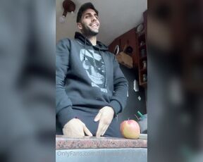 Facundo Antunes aka facundoantunes1 - 08-25-2023 OnlyFans Video - Conocen la historia de Blanca Nieves Dicen que mordió una manzana  que tenía algo extraño