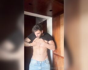 Facundo Antunes aka facundoantunes1 - 12-15-2023 OnlyFans Video - Llego muy sediento a casa  y me imaginé que ustedes también tendrían sed verdad Asi