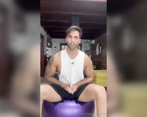 Facundo Antunes aka facundoantunes1 - 01-15-2024 OnlyFans Video - Les cuento lo rico que la pasé hoy en el masajista, me masajeo por todas partes