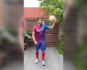 Facundo Antunes aka facundoantunes1 - 03-12-2024 OnlyFans Video - Soy el nuevo fichaje del FC Barcelona y tengo que hacer un buen calentamiento, pero me