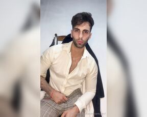 Facundo Antunes aka facundoantunes1 - 03-20-2024 OnlyFans Video - Así iré vestido a comer a un restaurante  se me ve bien mi amor O