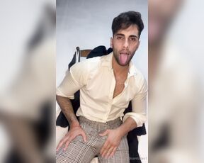 Facundo Antunes aka facundoantunes1 - 03-20-2024 OnlyFans Video - Así iré vestido a comer a un restaurante  se me ve bien mi amor O