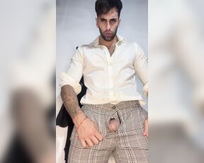 Facundo Antunes aka facundoantunes1 - 03-20-2024 OnlyFans Video - Así iré vestido a comer a un restaurante  se me ve bien mi amor O