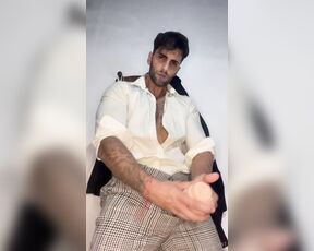 Facundo Antunes aka facundoantunes1 - 03-20-2024 OnlyFans Video - Así iré vestido a comer a un restaurante  se me ve bien mi amor O