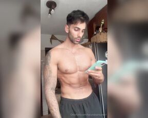 Facundo Antunes aka facundoantunes1 - 02-11-2024 OnlyFans Video - Le preparo una ensalada de frutas  a mi amigo pero me di cuenta que no