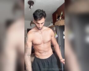 Facundo Antunes aka facundoantunes1 - 02-11-2024 OnlyFans Video - Le preparo una ensalada de frutas  a mi amigo pero me di cuenta que no