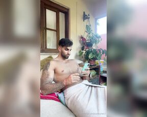 Facundo Antunes aka facundoantunes1 - 04-03-2024 OnlyFans Video - Me tomo un whisky  mientras me pajeo mirando las fotos que me mandan mis seguidores