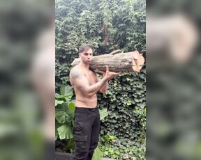 Facundo Antunes aka facundoantunes1 - 05-28-2024 OnlyFans Video - Llego tu leñador  estos días está haciendo mucho frío así que voy a cortar este