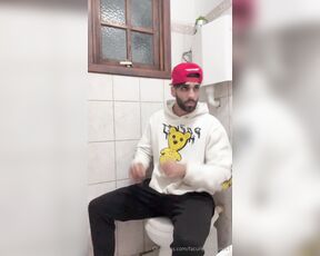 Facundo Antunes aka facundoantunes1 - 04-26-2024 OnlyFans Video - Shh silencio  me voy a hacer una paja  en el baño y no quiero