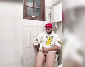 Facundo Antunes aka facundoantunes1 - 04-26-2024 OnlyFans Video - Shh silencio  me voy a hacer una paja  en el baño y no quiero