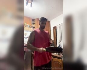 Facundo Antunes aka facundoantunes1 - 05-10-2024 OnlyFans Video - Me preparé la cena pero no me gustó  y justo que te iba a invitar