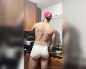 Facundo Antunes aka facundoantunes1 - 05-30-2024 OnlyFans Video - Tenía ganas de comer trix , pero comerlos solo no me gustan y quedaba poca leche