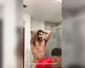 Facundo Antunes aka facundoantunes1 - 06-23-2024 OnlyFans Video - Follada en el baño a mi compañero de gym  Pídemelo completo por privado  Fucked