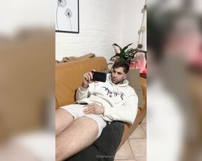 Facundo Antunes aka facundoantunes1 - 07-07-2024 OnlyFans Video - Me masturbo viendo porno  que rico como me calienta imaginarme que estoy en un trío