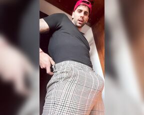 Facundo Antunes aka facundoantunes1 - 06-25-2024 OnlyFans Video - Me hace buen culo este pantalón ustedes que dicen Siento que me van a mirar mucho