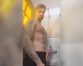 Facundo Antunes aka facundoantunes1 - 07-17-2024 OnlyFans Video - Uso mi jueguete masturbador por primera vez mientras me ducho  y créeme que es muy