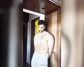 Facundo Antunes aka facundoantunes1 - 11-18-2024 OnlyFans Video - Estamos solos mi amor  que te gustaría que hagamos Yo pondré música y me desnudaré