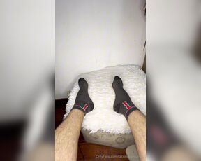 Facundo Antunes aka facundoantunes1 - 11-28-2024 OnlyFans Video - Video para mis FETICHISTAS de PIES  Aquí llegué del gimnasio y mis pies estaban sucios