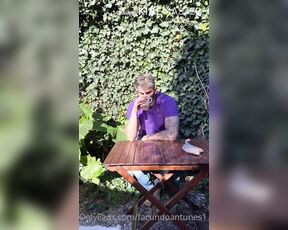 Facundo Antunes aka facundoantunes1 - 08-19-2020 OnlyFans Video - Hoy por la mañana salí a desayunar al parque Tomando mi leche de todos los días