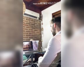 Facundo Antunes aka facundoantunes1 - 08-16-2020 OnlyFans Video - Después de estar horas trabajando muy aburrido decidí tomarme un descanso