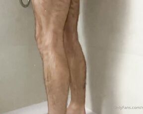 Ricky Hard Premium aka xxrickyhardxxpremium - 10-18-2022 OnlyFans Video - hairycharly walked in on me having a shower and decided to join in We took that