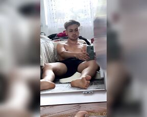 Johnny twink aka johnny_twink_01 - 07-24-2023 OnlyFans Video - Who wants to sit