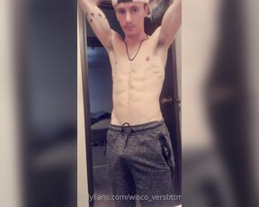 Marcus Roeder aka wisco_versbttm - 07-29-2021 OnlyFans Video - Post workout vid and pics  would you suck my sweaty cockballs or eat out my