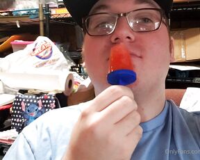 Slashman1 aka slashman215 - 06-03-2020 OnlyFans Video - I Shouldnt Have Bought A Popsicle Maker