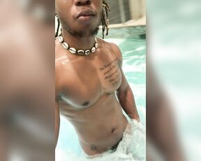 AnonBDC aka propertyofbdc - 11-26-2023 OnlyFans Video - butt naked in the gym jacuzzi He was just floating Almost got CAUGHT DM for the