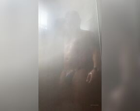 EduardoKV aka kv_eduardo - 12-05-2020 OnlyFans Video - Entras a la casa, y notas que alguien está en el baño y te asomas, ves