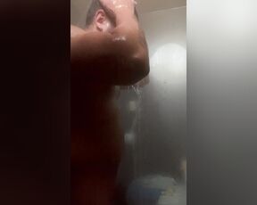 EduardoKV aka kv_eduardo - 12-05-2020 OnlyFans Video - Entras a la casa, y notas que alguien está en el baño y te asomas, ves