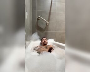 EduardoKV aka kv_eduardo - 09-02-2024 OnlyFans Video - Espero tengan una buena noche llena de leche