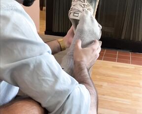 MASTER LUCCA aka masterlucca - 07-14-2020 OnlyFans Video - PART 1 of 2 16 minutes Intense sock and feet worship by the incredible nicksluckycharms He