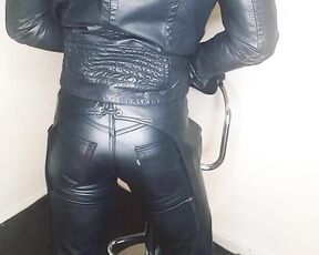 Muscle Leather aka muscleleather - 11-07-2020 OnlyFans Video - Sniff and lick my leather ass